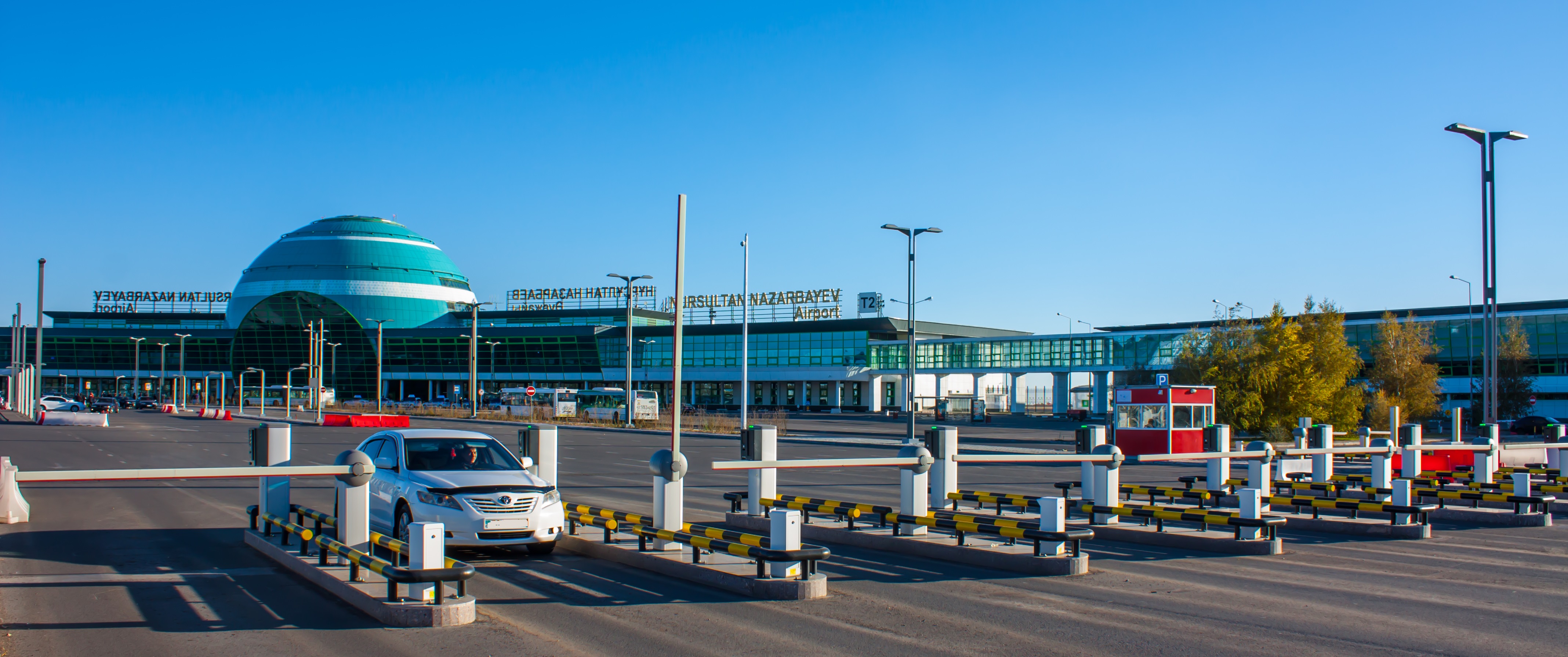Аэропорт город астаны. Международный аэропорт Нурсултан Назарбаев. Астана аэропорт терминал 1. Терминал 2 аэропорт Астана. Автостоянка аэропорт Астана.